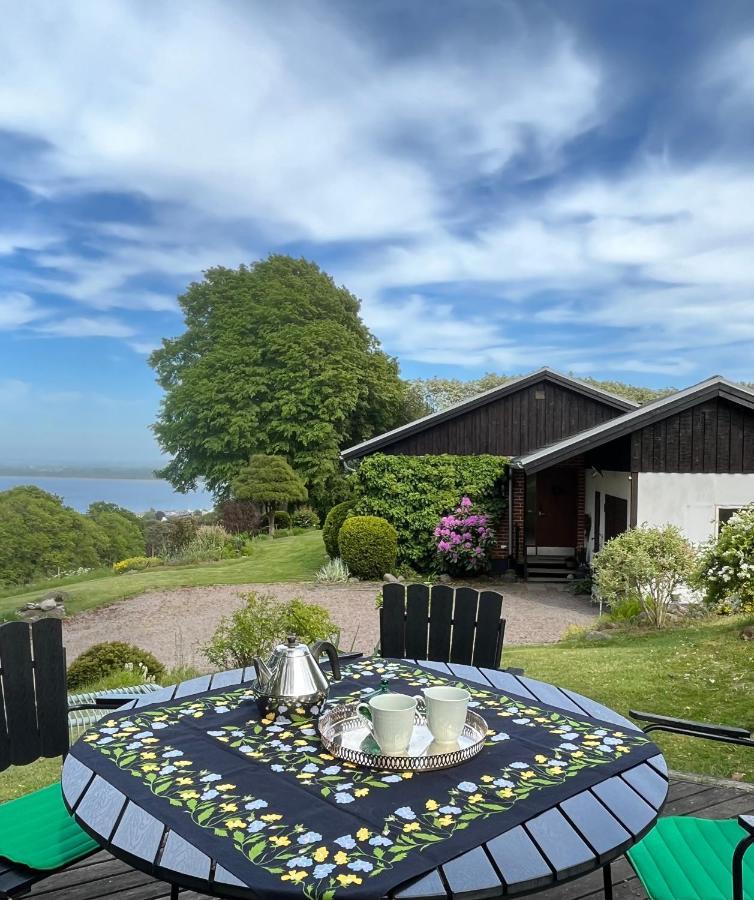 Villa Med Fantastisk Utsikt Бастад Экстерьер фото